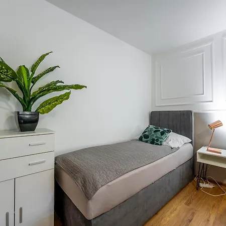 Appartement Blizko Stanice Center *