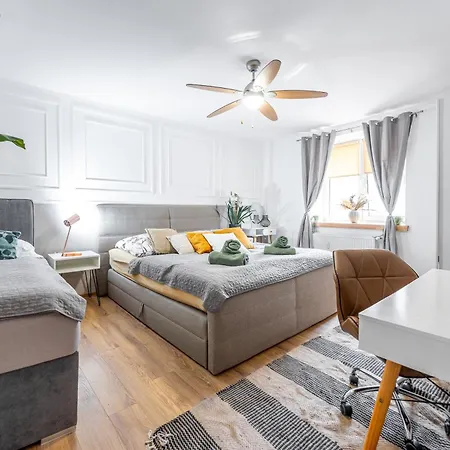 Blizko Stanice Center Apartament