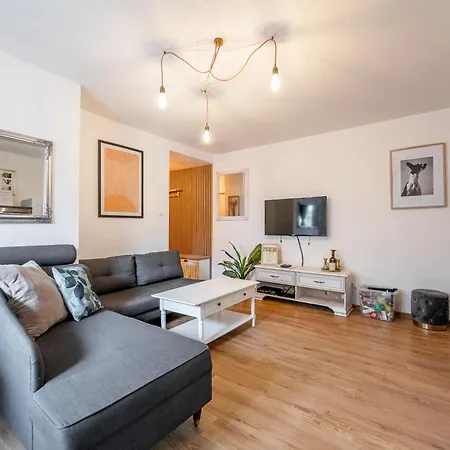 Blizko Stanice Center Apartament